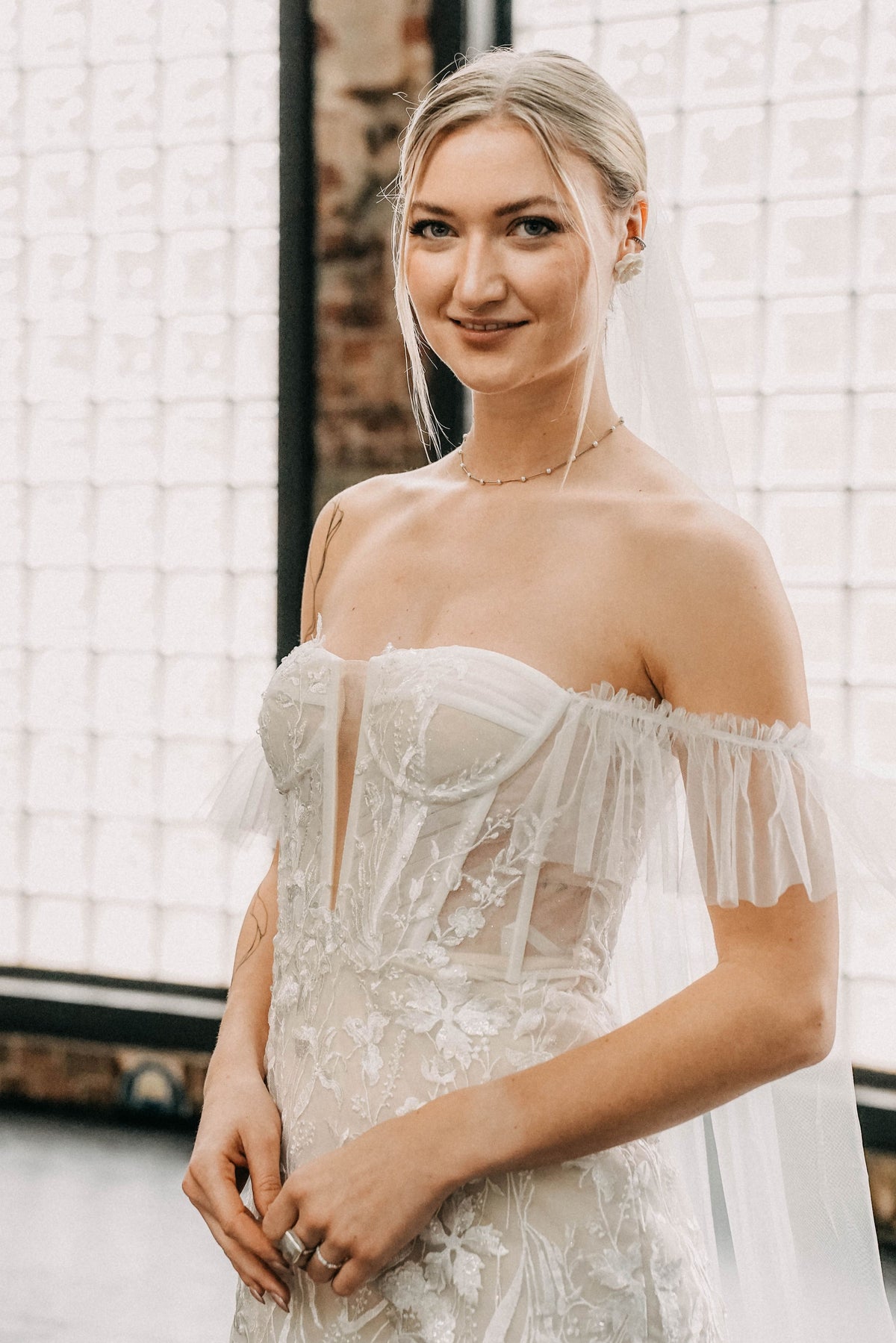 Schulterfreies Brautkleid mit Spitzen-Corsage – Atelier Jana Paulin Berlin