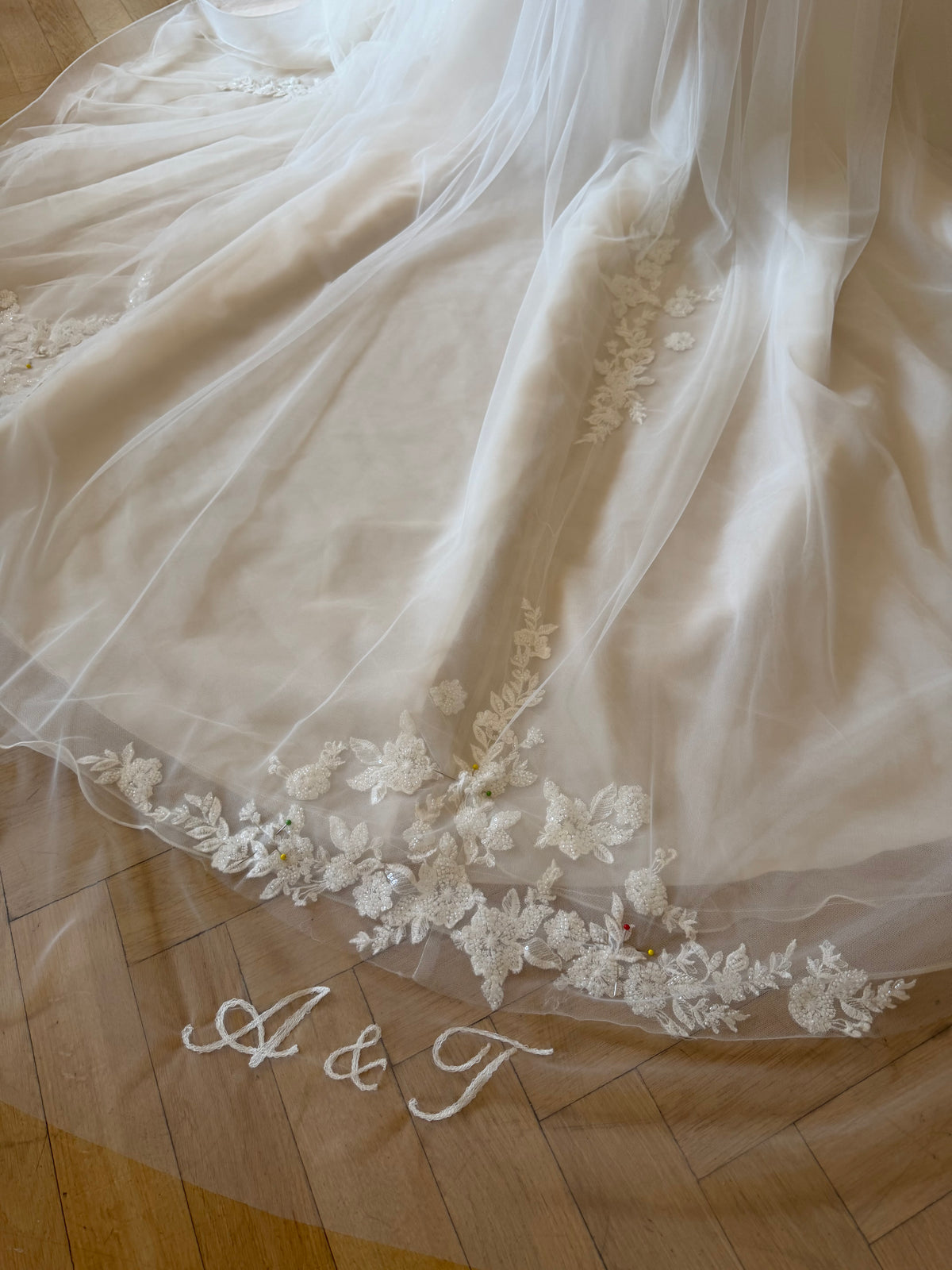 Detail: Schleppe aus Spitze – Atelier Jana Paulin