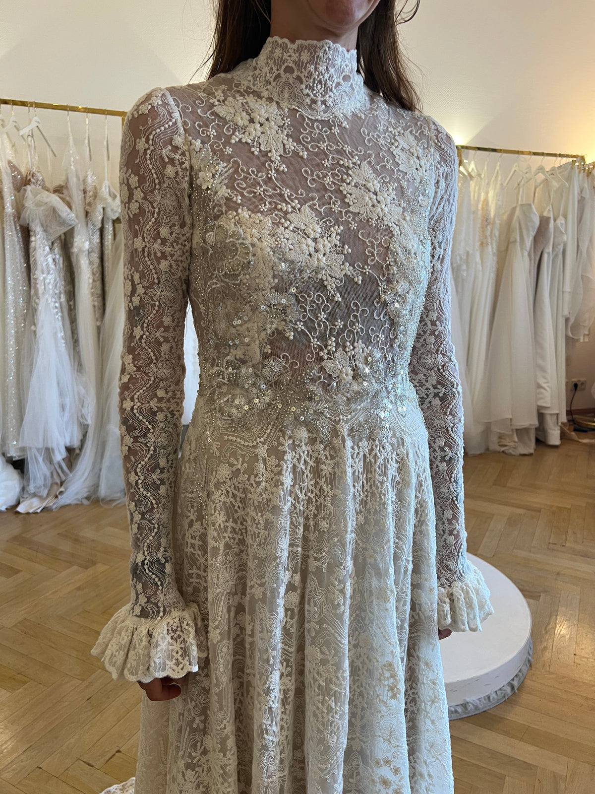 Detail: lace fabric of a wedding dress – Atelier Jana Paulin