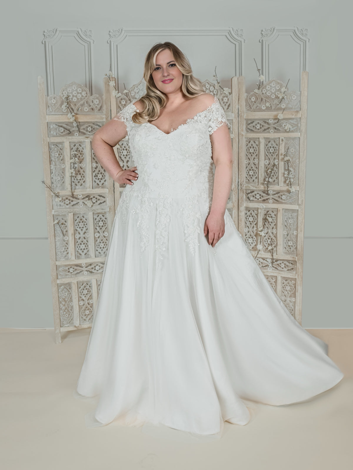 Curvy A-line wedding dress with lace – bespoke plus-size bridal wear