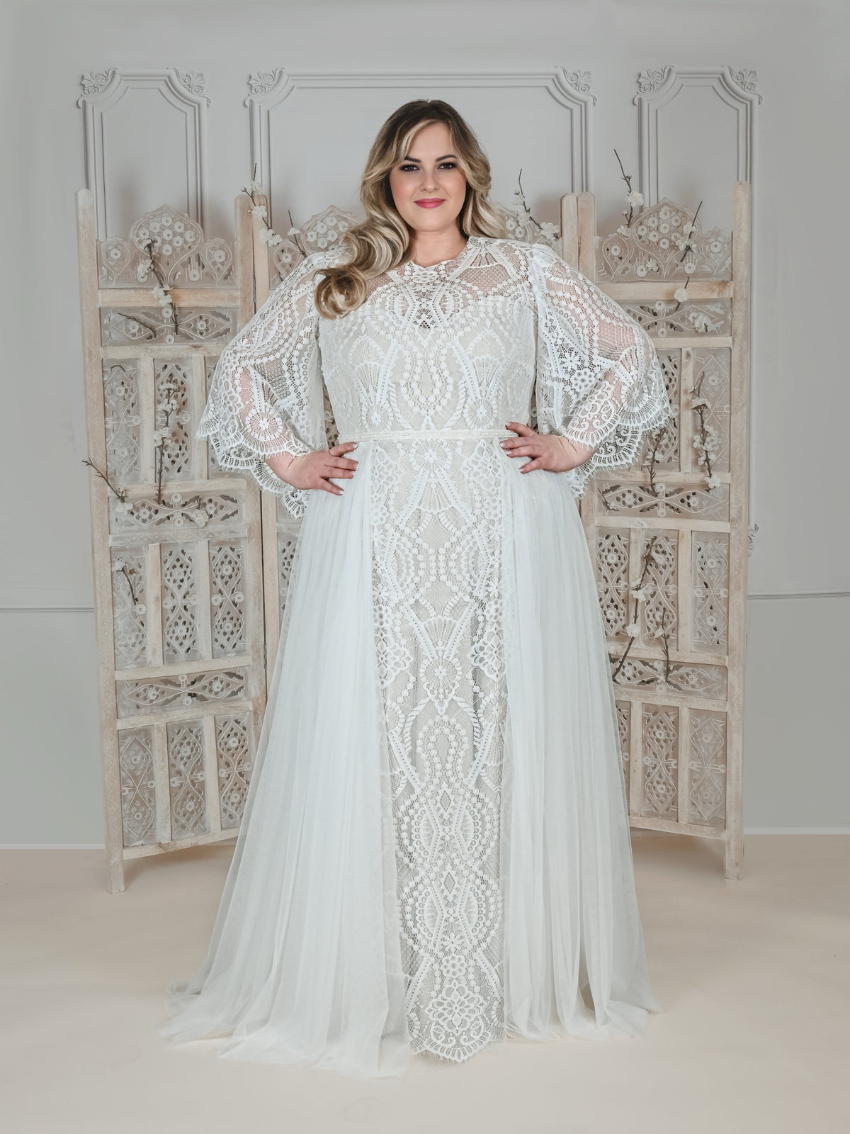 Plus-size A-line lace wedding dress – Atelier Jana Paulin