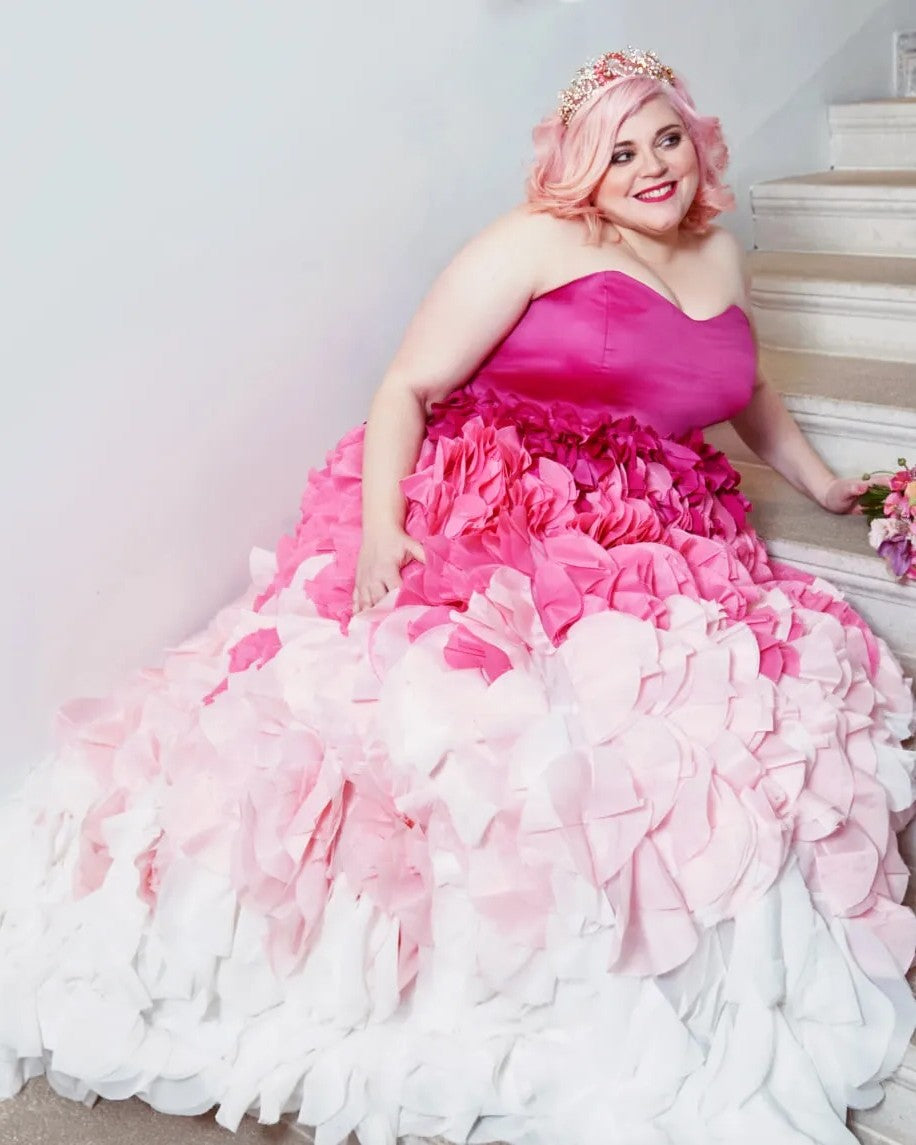 Pinkes Brautkleid mit 3D-Blüten – farbige Brautkleider nach Maß Berlin