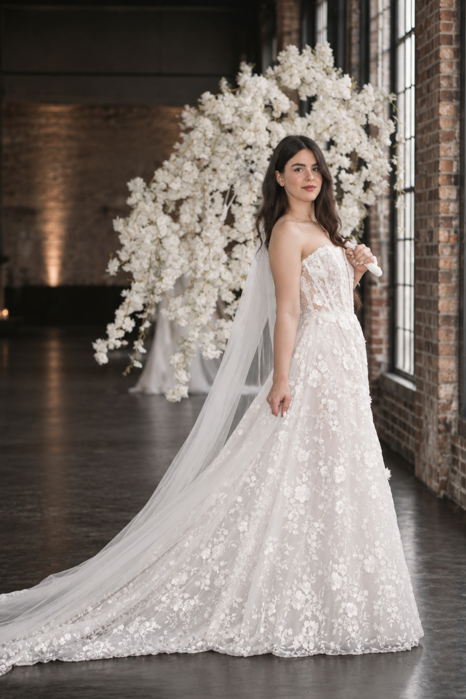 Lace A-line wedding dress with train – Atelier Jana Paulin