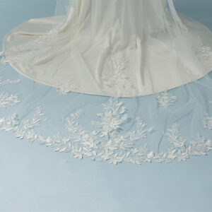 Kathedral Brautschleier Poirier mit Spitze Blumenstickerei Elfenbein